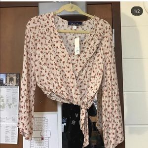 Francesca’s XS floral blouse (NEW WITH TAGS)
